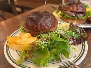 THE MUNCHIES BURGER WORKS.