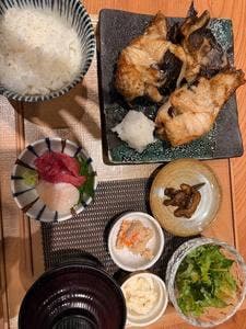 タカ食堂