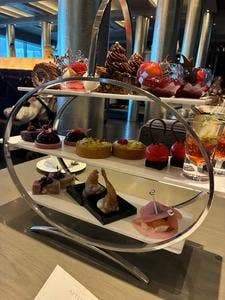 THE GRAND LOUNGE