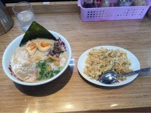 九州筑豊ラーメン山小屋 光店