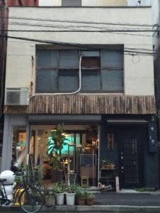手と花