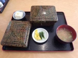 味のさかえや