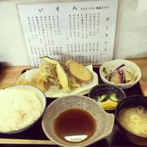 いそ八