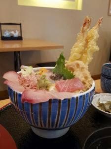 海鮮と陶器の城