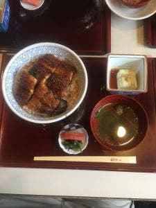 うな信