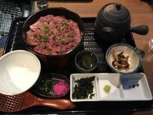 焼肉ホルモン Meat Bowl