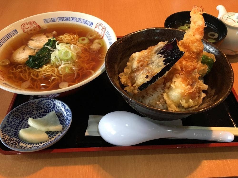 手打ちそば 極楽乃 盛岡市中央公民館店