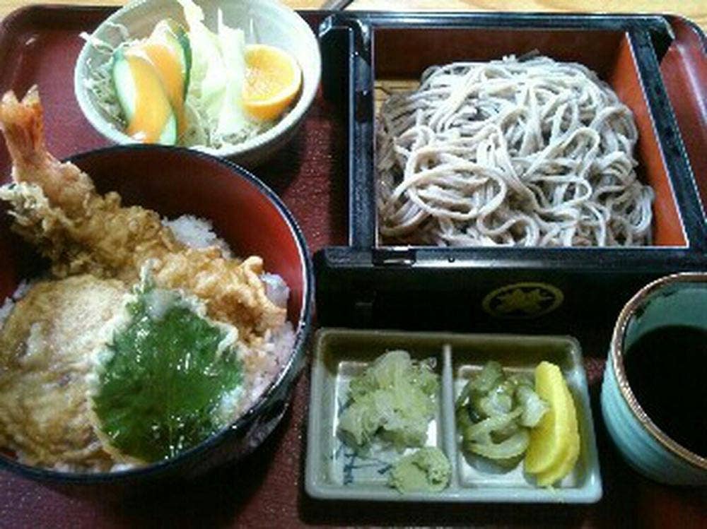 たまおかそば店