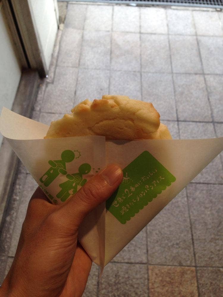 世界で2番めにおいしい焼き立てメロンパンアイス 神戸三宮店