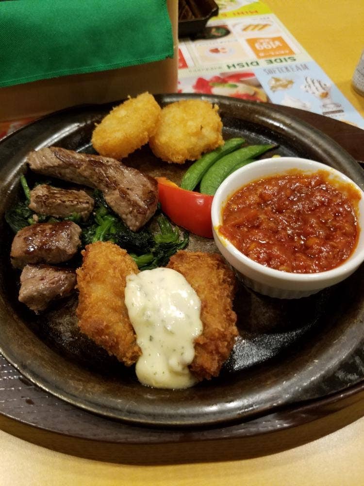 ガスト 名張店