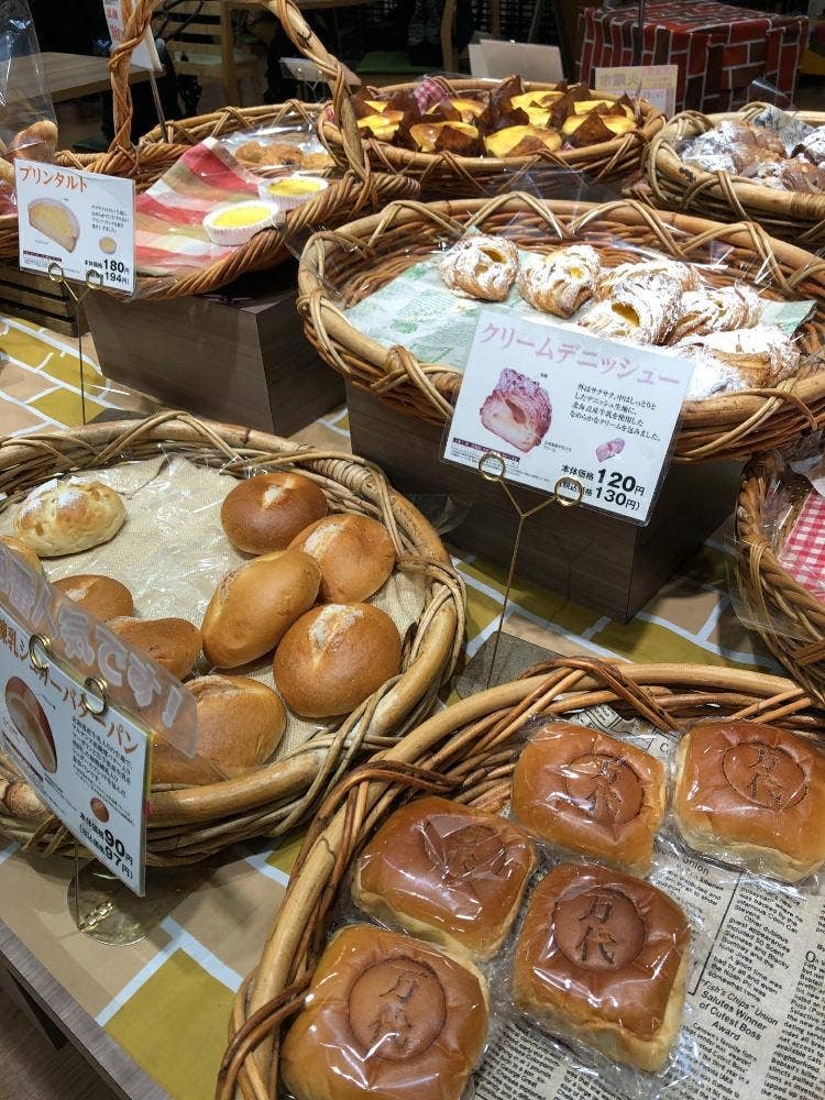 パン工場 イオンラブラ万代店