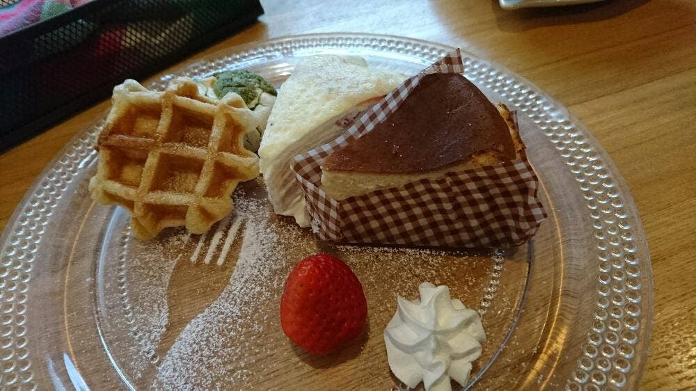 LUCK CAFE