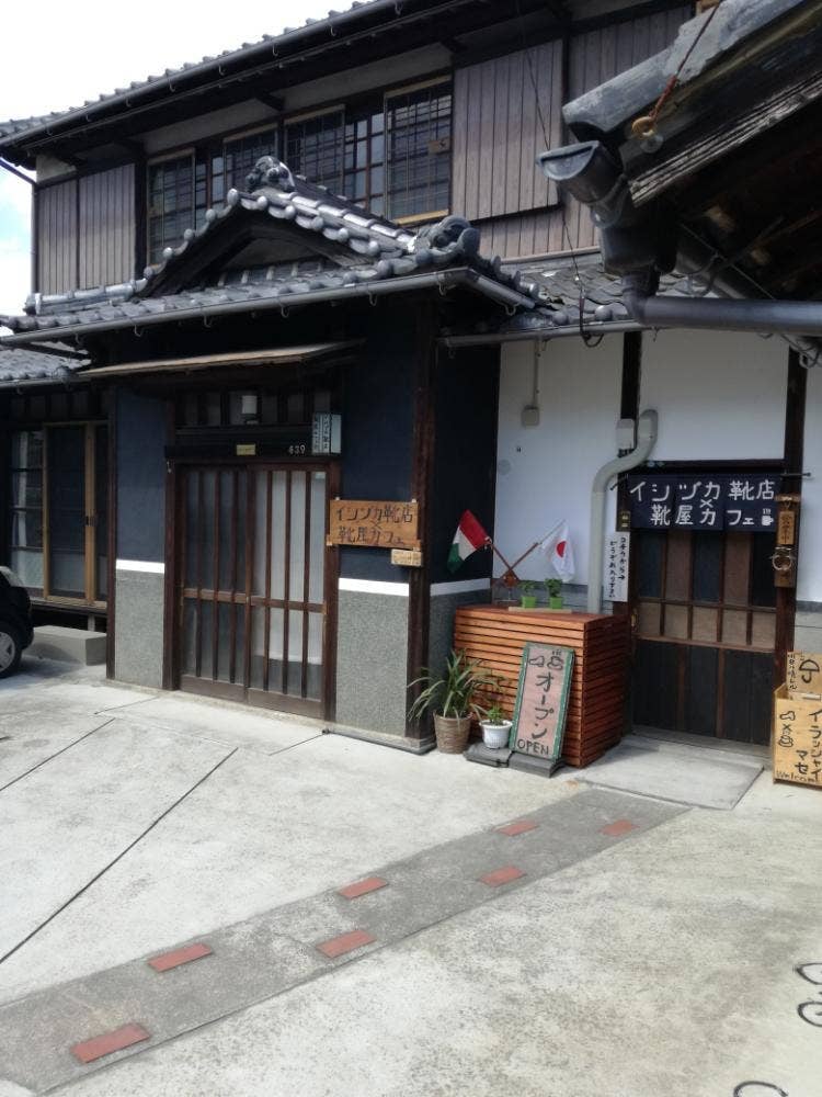 イシヅカ靴店 × 靴屋カフェ