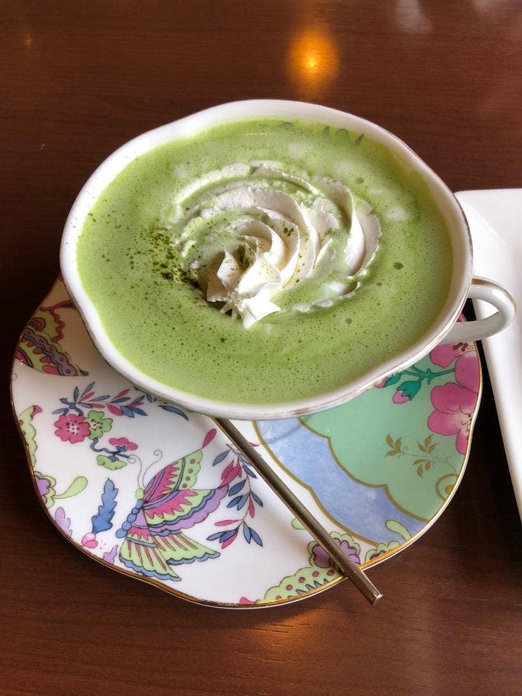 三日月とカフェ 新空港通り店