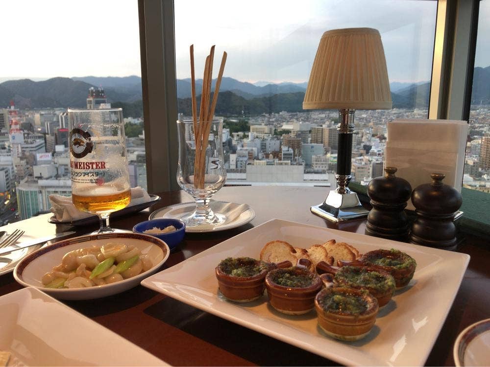 バー&ラウンジ エマイユ