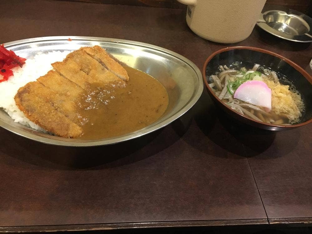 肉料理や にくと、うどん。