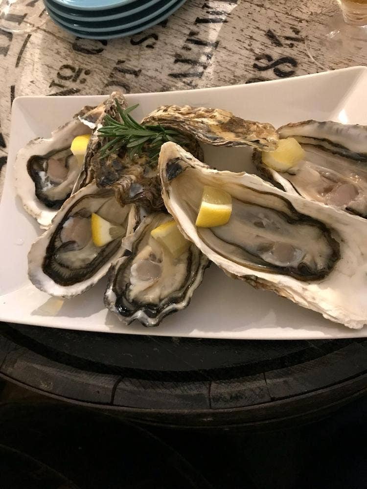 SHUCKER'S