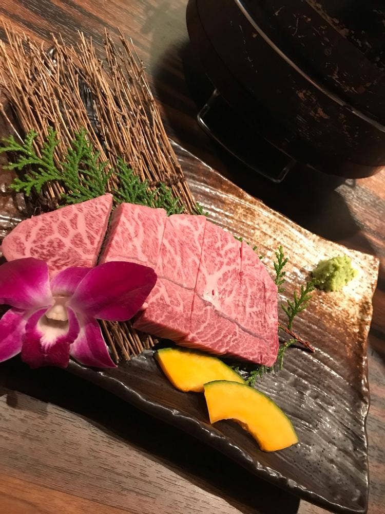 和牛七厘炭火焼肉 くいだおれ