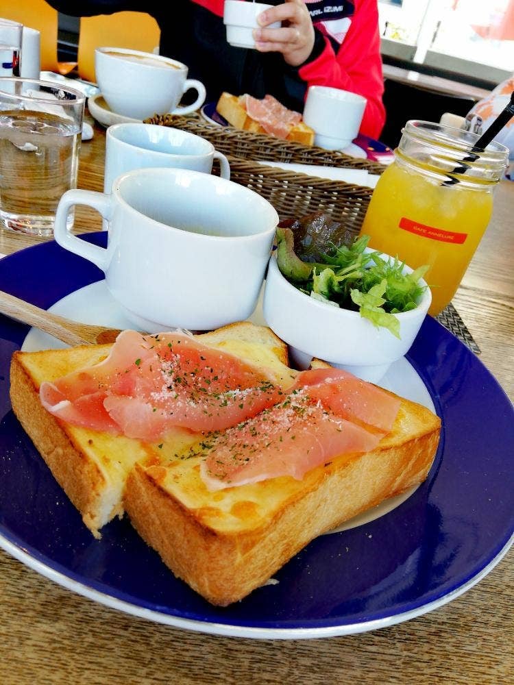 CAFE ANNELURE