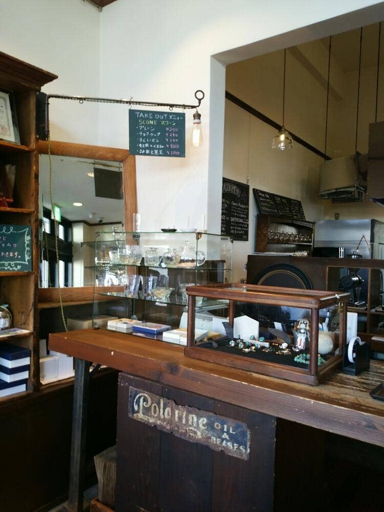WALL -ANTIQUES & TEA ROOM-
