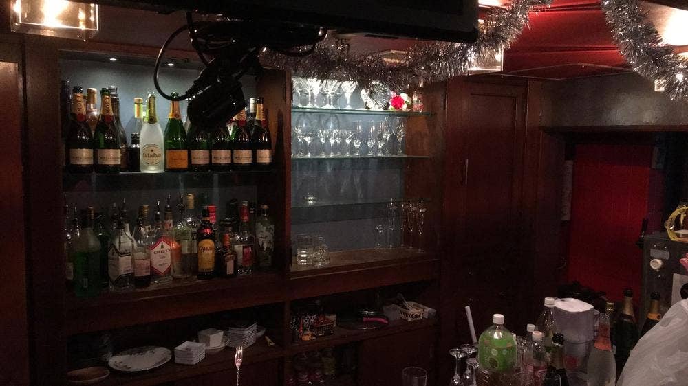 International cafe&bar PEAZY