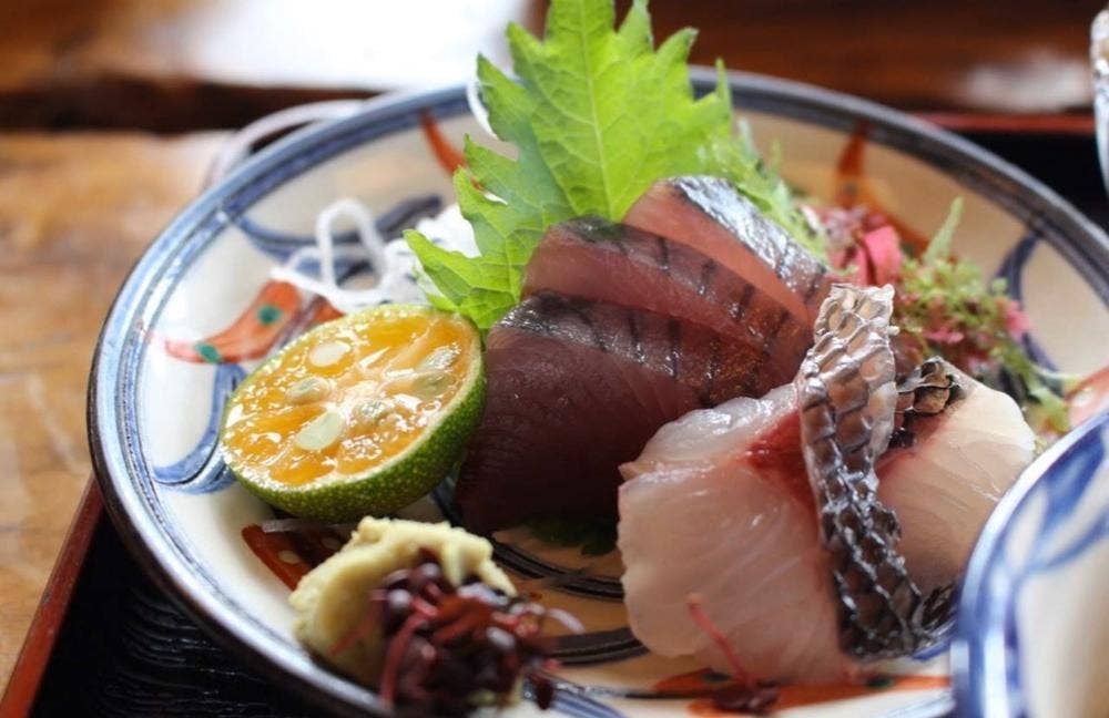 和食と琉球料理 うちなーの味 石なぐ