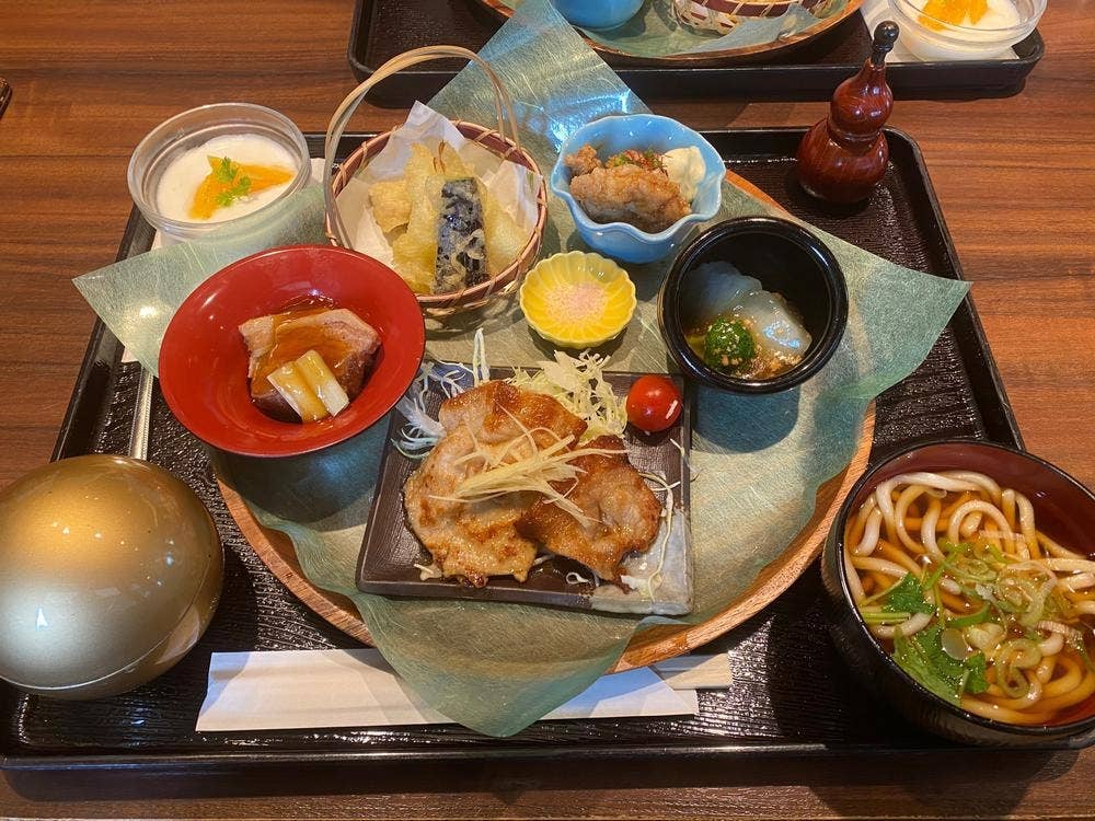 ダイニング こもれび