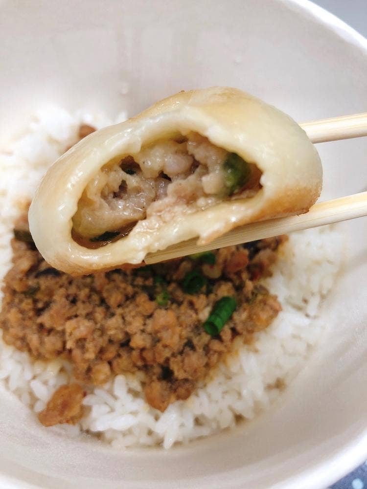 肉汁爆発 曾さんの餃子 新宿西口店