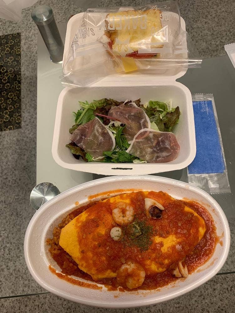 つきのうさぎカフェ 満月のオムライス&パフェ