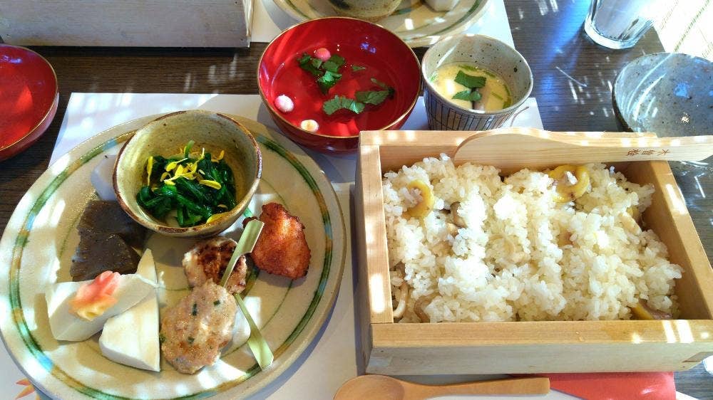 器のギャラリー&旬菜カフェ『自在庵』