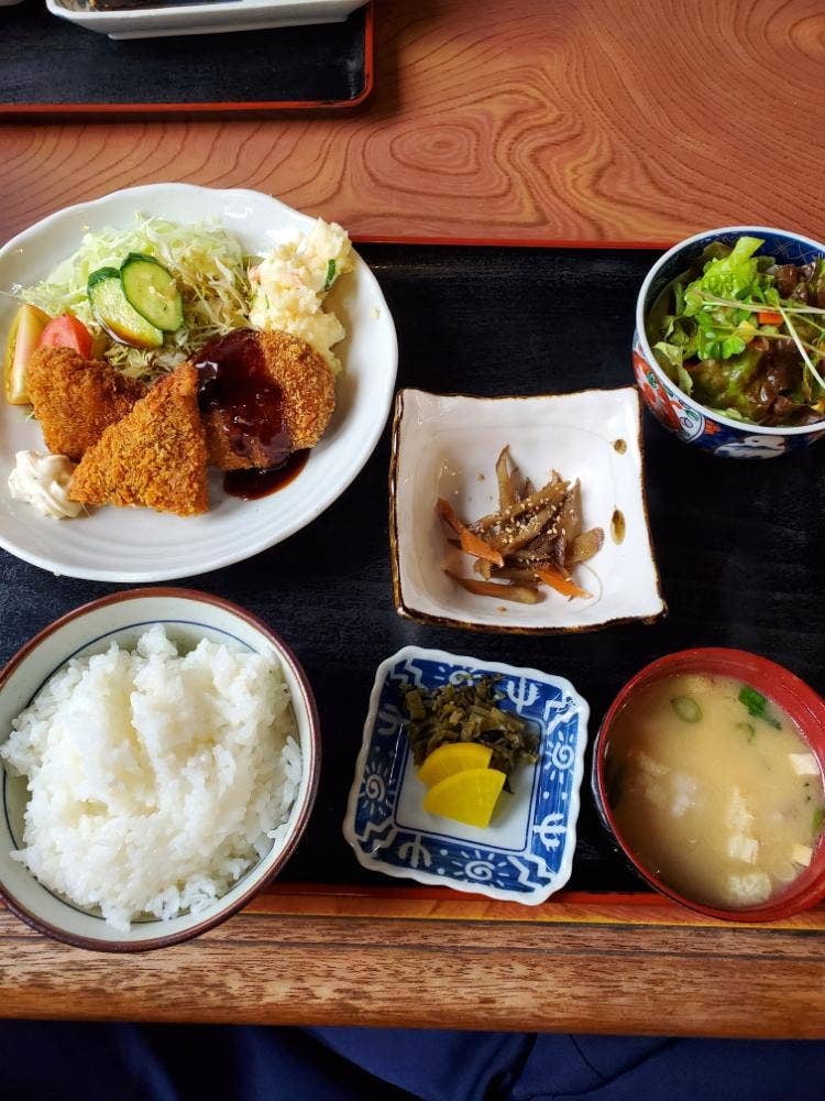 やよいお食事処