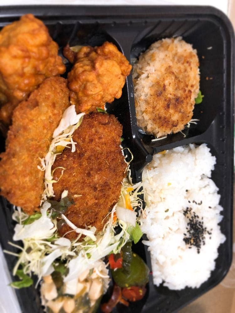 お肉屋さんのランチ mog mog