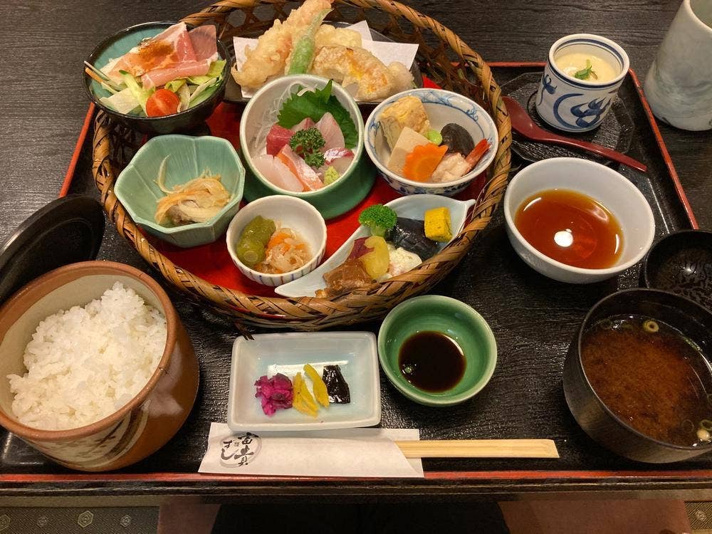 富貴すし飾西店