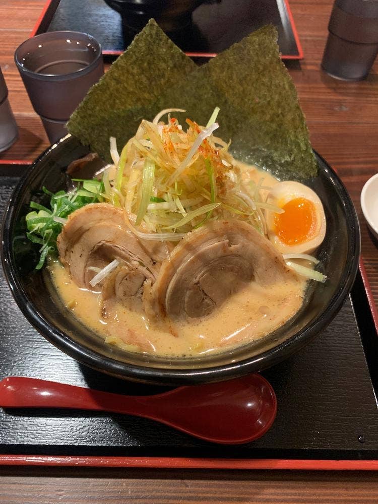 味噌とんこつらーめん まる