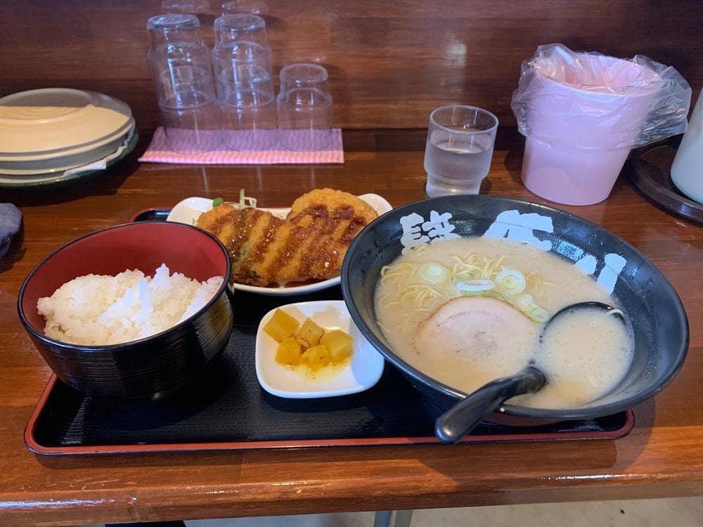 長浜ラーメン豚八東朝日町店