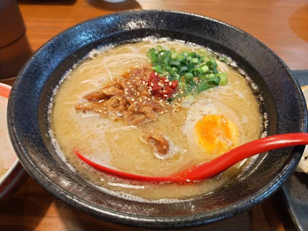郡上豚骨ラーメン カンミナ 八幡店