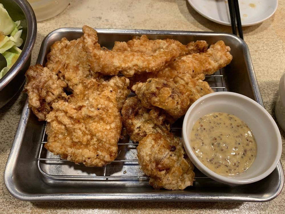 骨付鳥、からあげ、ハイボール がブリチキン。本郷店