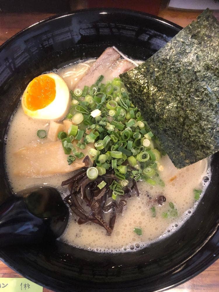 博多とんこつラーメンしろひげ