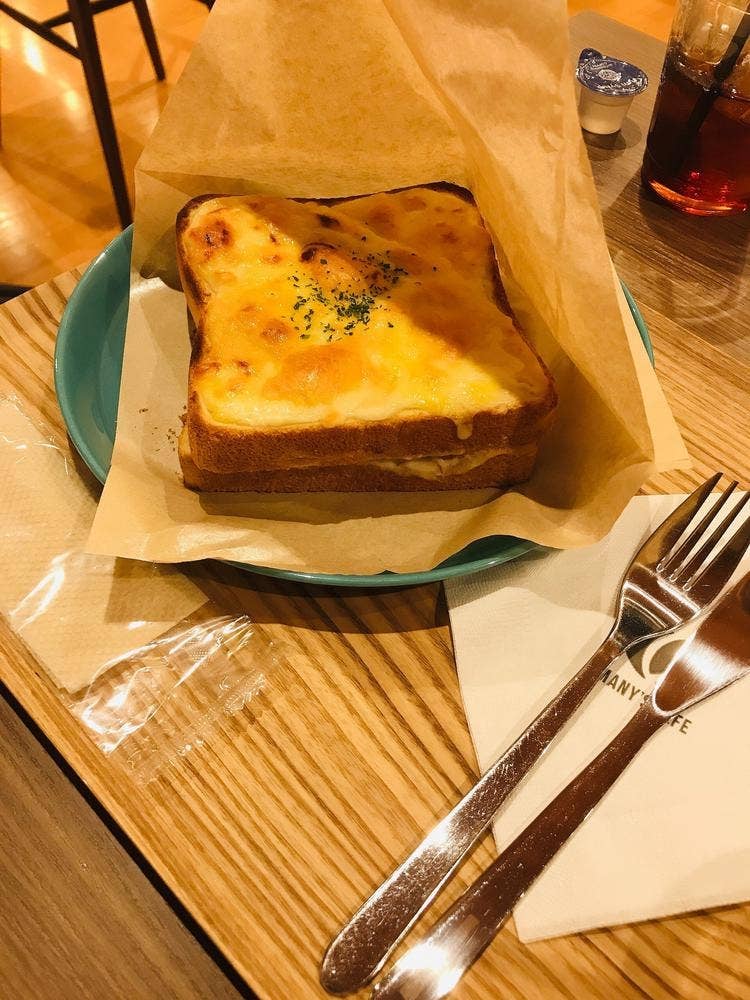 MANYʼS CAFE