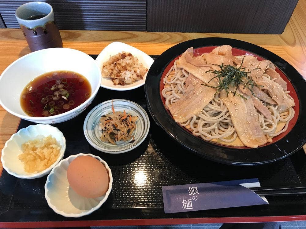 銀の麺