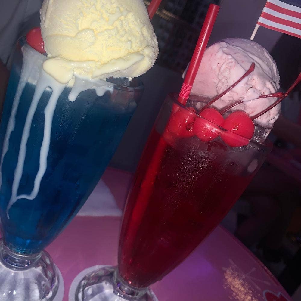 CAROLINE DINER
