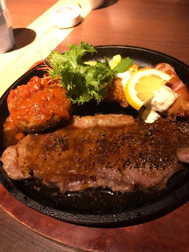 ハンバーグ・ステーキ・エビフライの店 岡むら