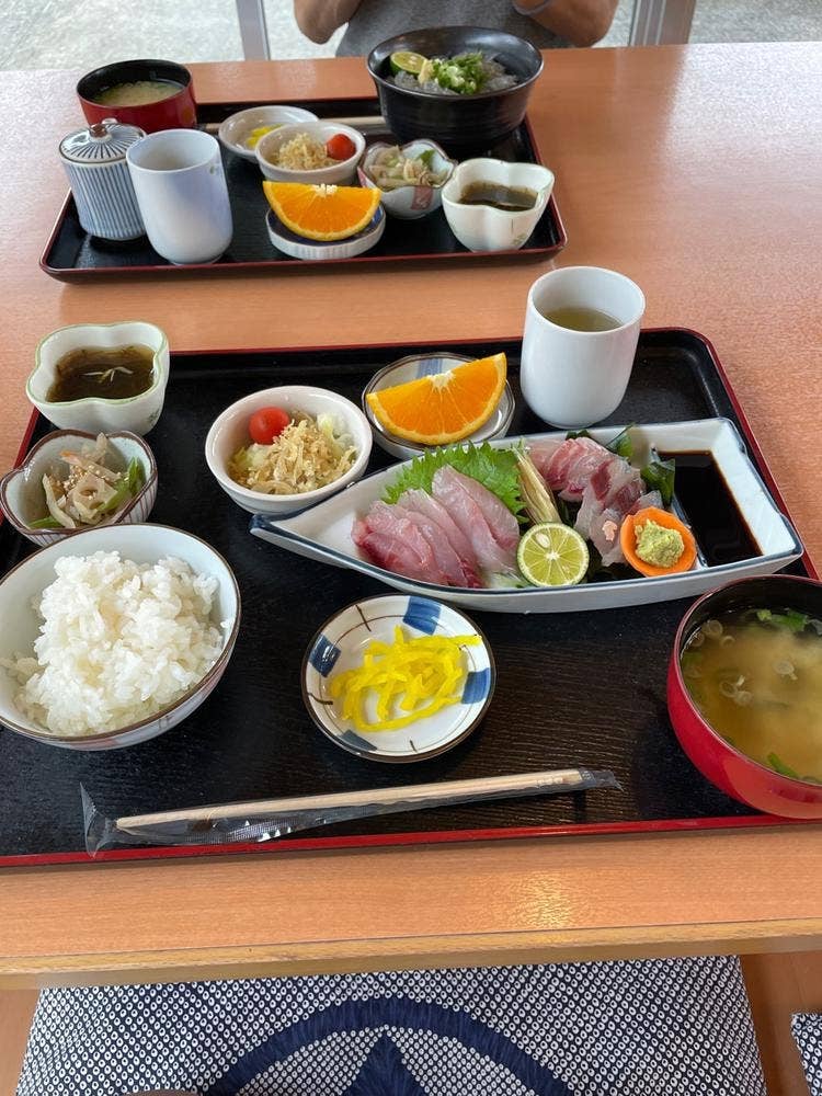 かもだカフェ