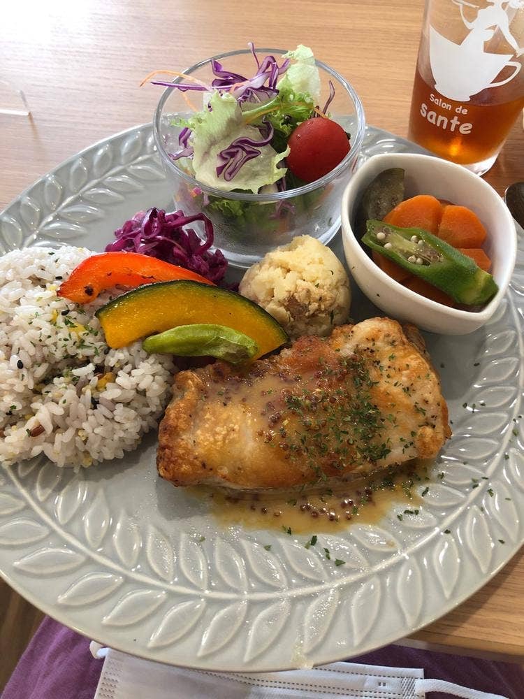 カフェ&ダイニング Salon de sante