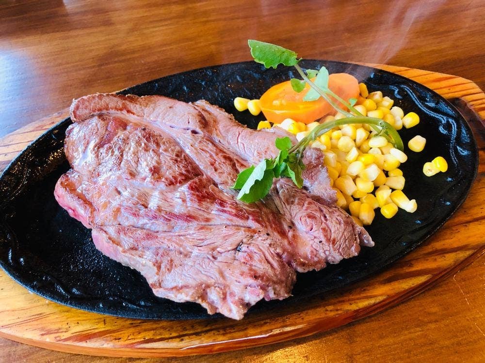 山中湖畔のステーキ酒場