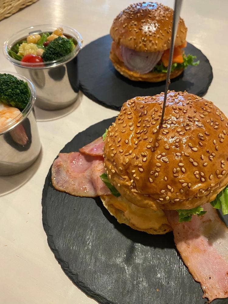 カフェ・エイト