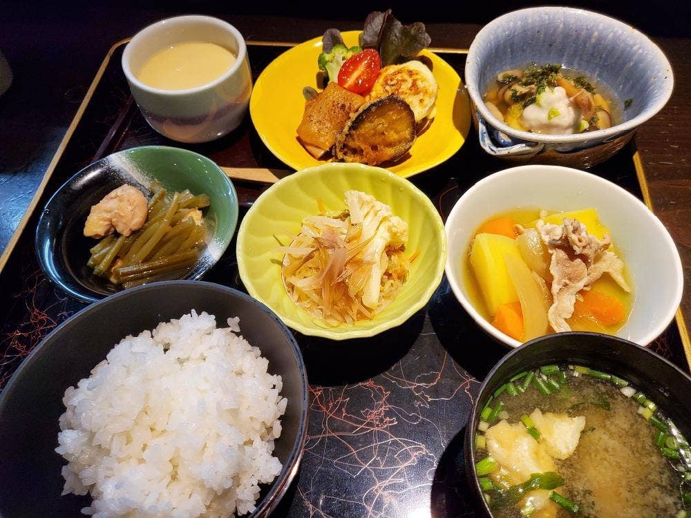 新明や
