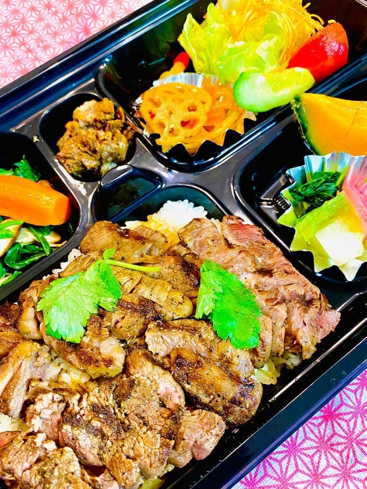 ステーキハウスキッチンリボン