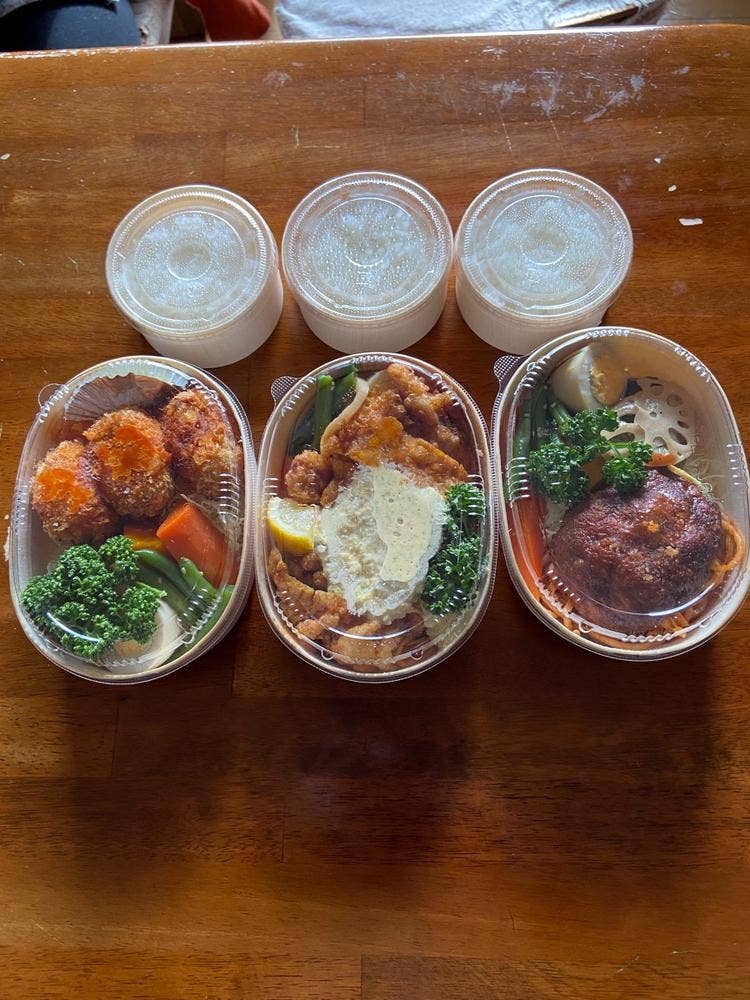 洋食 Quattro JR灘駅店