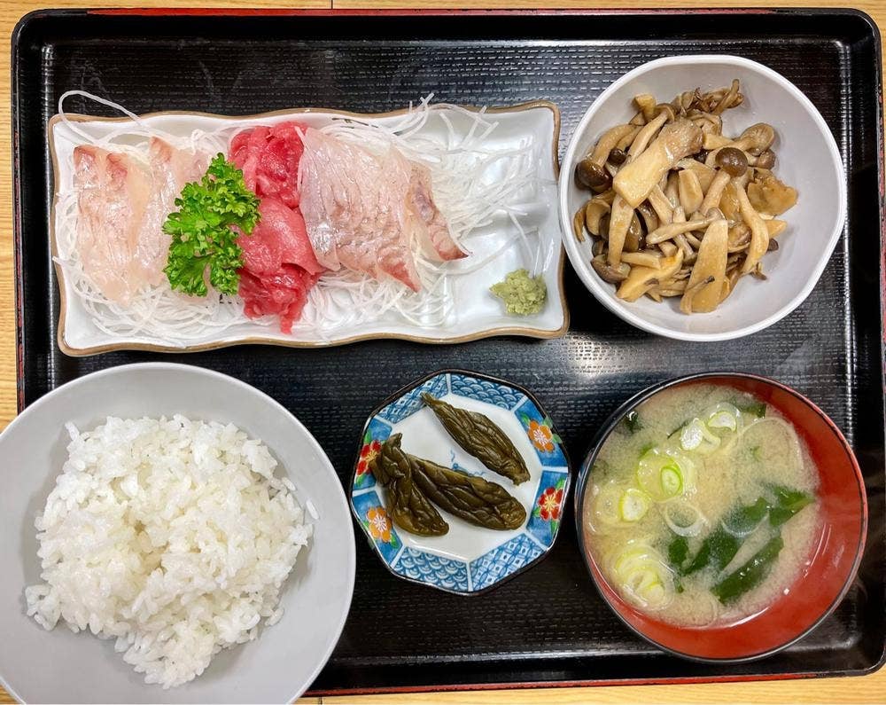 肉のナリタ直営店 市場食堂